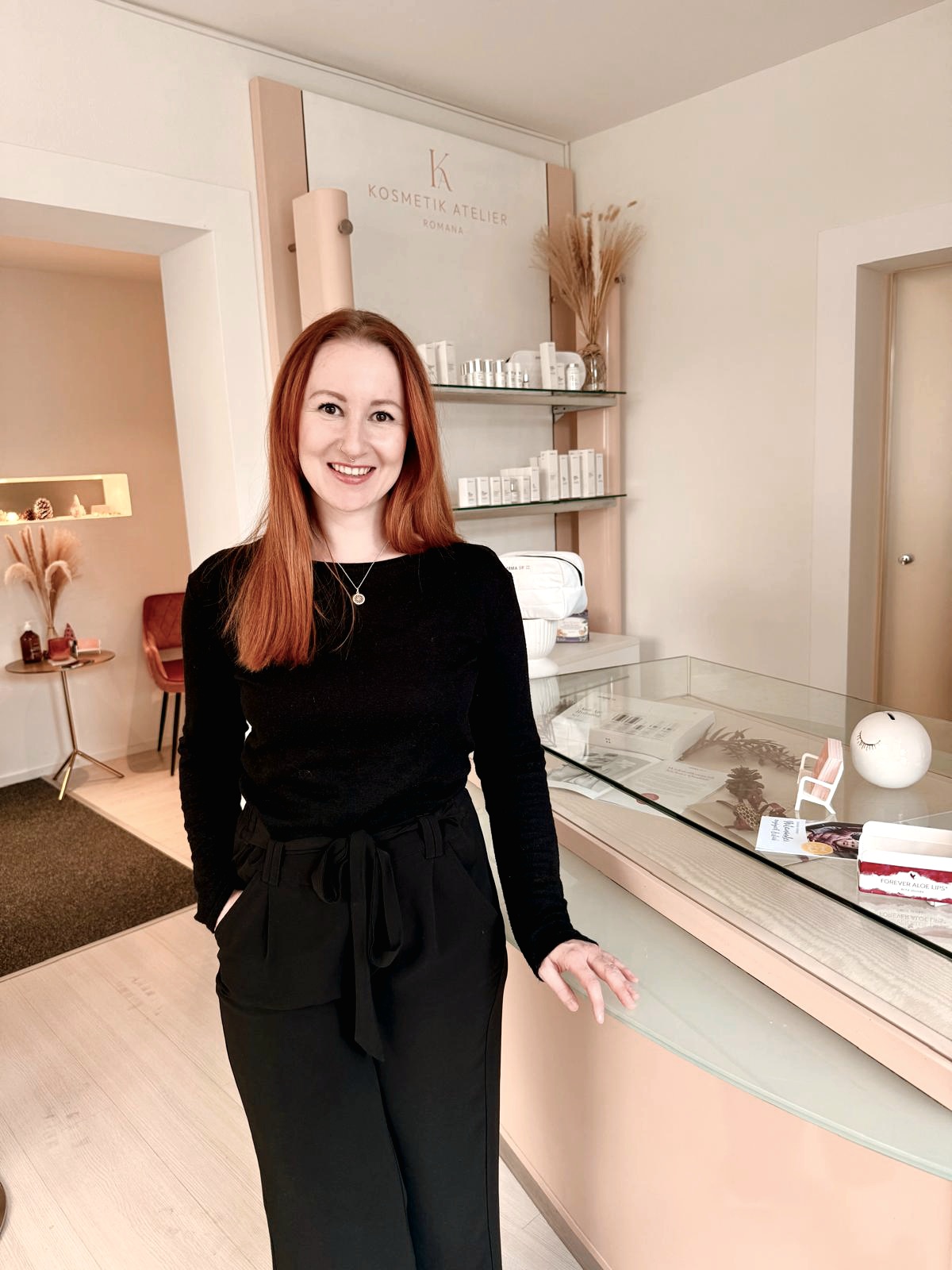 Romana in ihrem Kosmetik Atelier in Einsiedeln